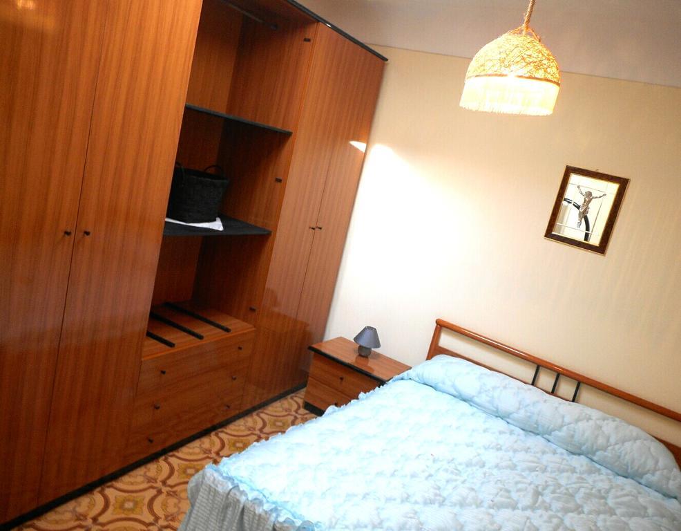 Apartment Cuttigghiu Палацоло Акрейде